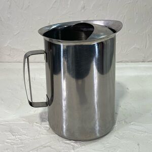 Stainless Steal Pitcher with Ice-Cubes Blocking Top 2.5 Lt